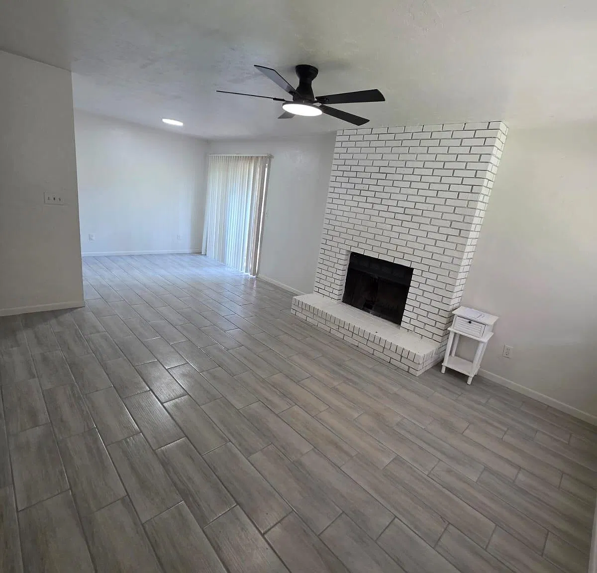 2 bed, 884 sqft, $1,300 — Photo 2