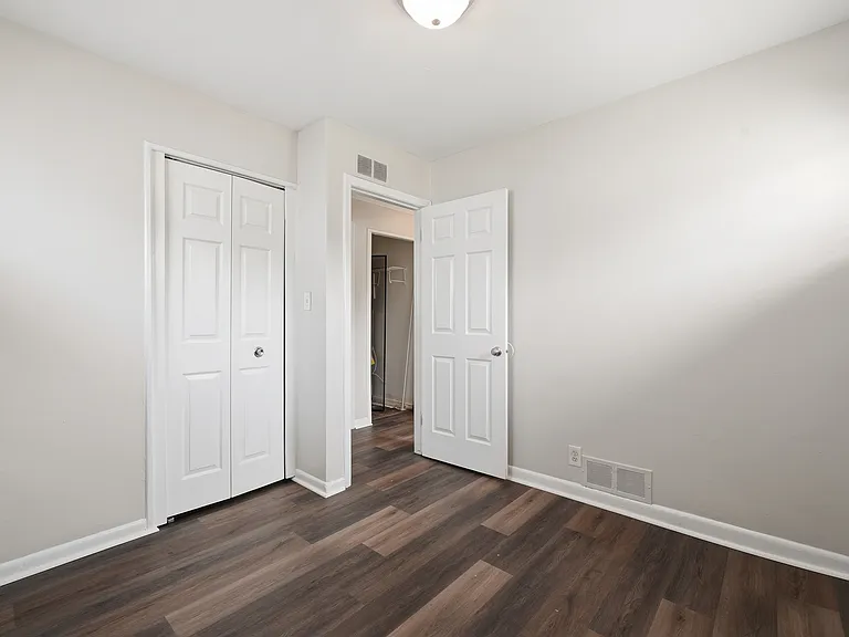 28311 Waverly St — Photo 4