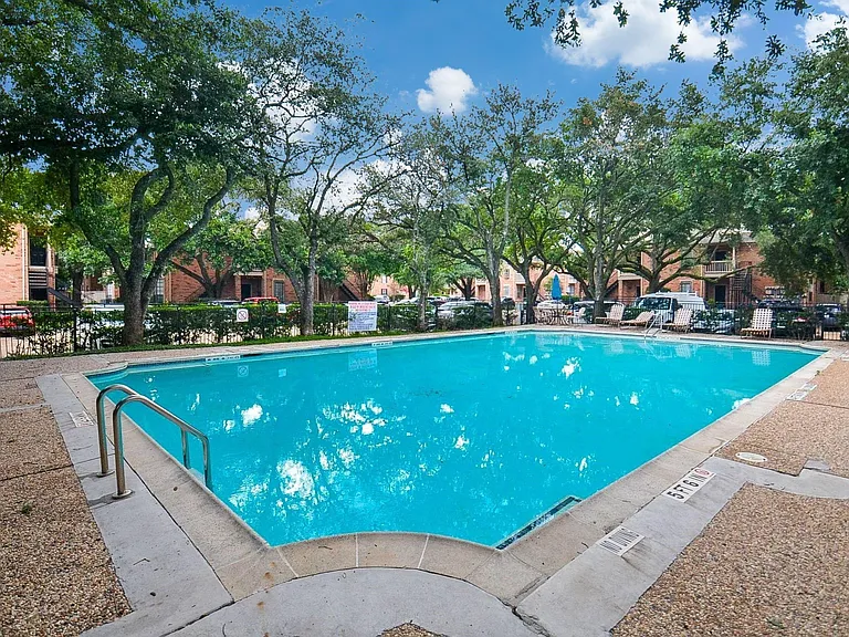 2255 Braeswood Park Dr #195 — Photo 37