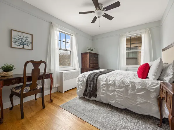 9221 Ridge Boulevard image 10 of 12