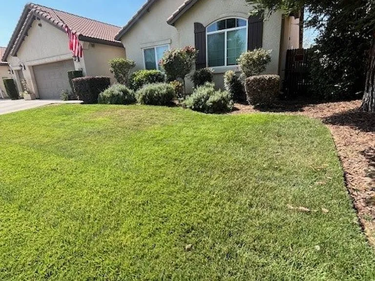 2437 W Glendale Ave — Photo 2