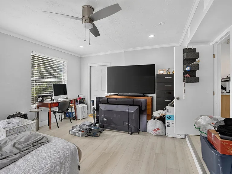 2465 Taylor St — Photo 18