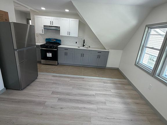 3rd image of 1 Roseville Ave APT 3