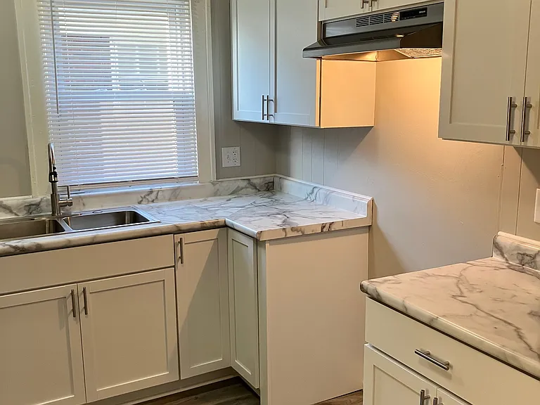 936 N Riley Ave — Photo 9