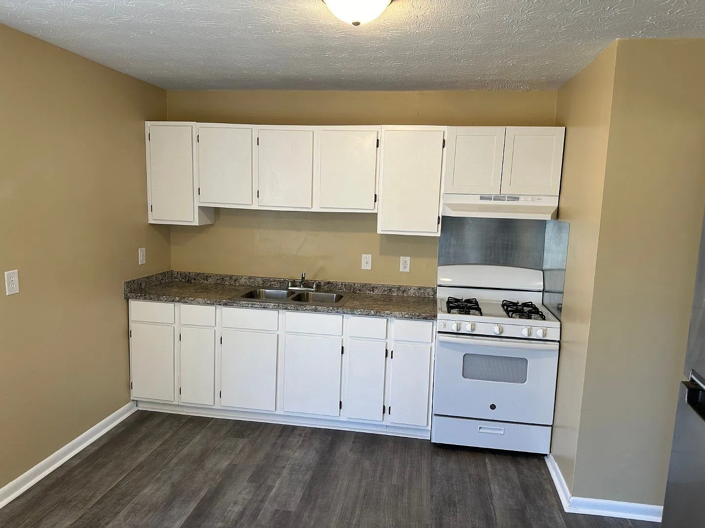 Wow! Fully renovated! 3 bed, 1.5 bath, LVP flooring, stainless appliances, private deck, parking ... — Photo 4