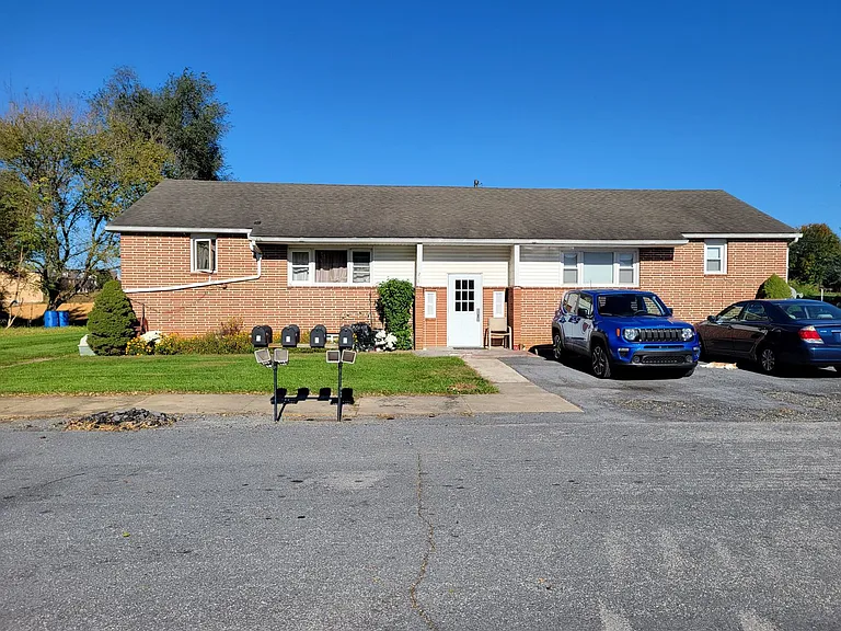 205 Carbaugh Dr — Photo 1