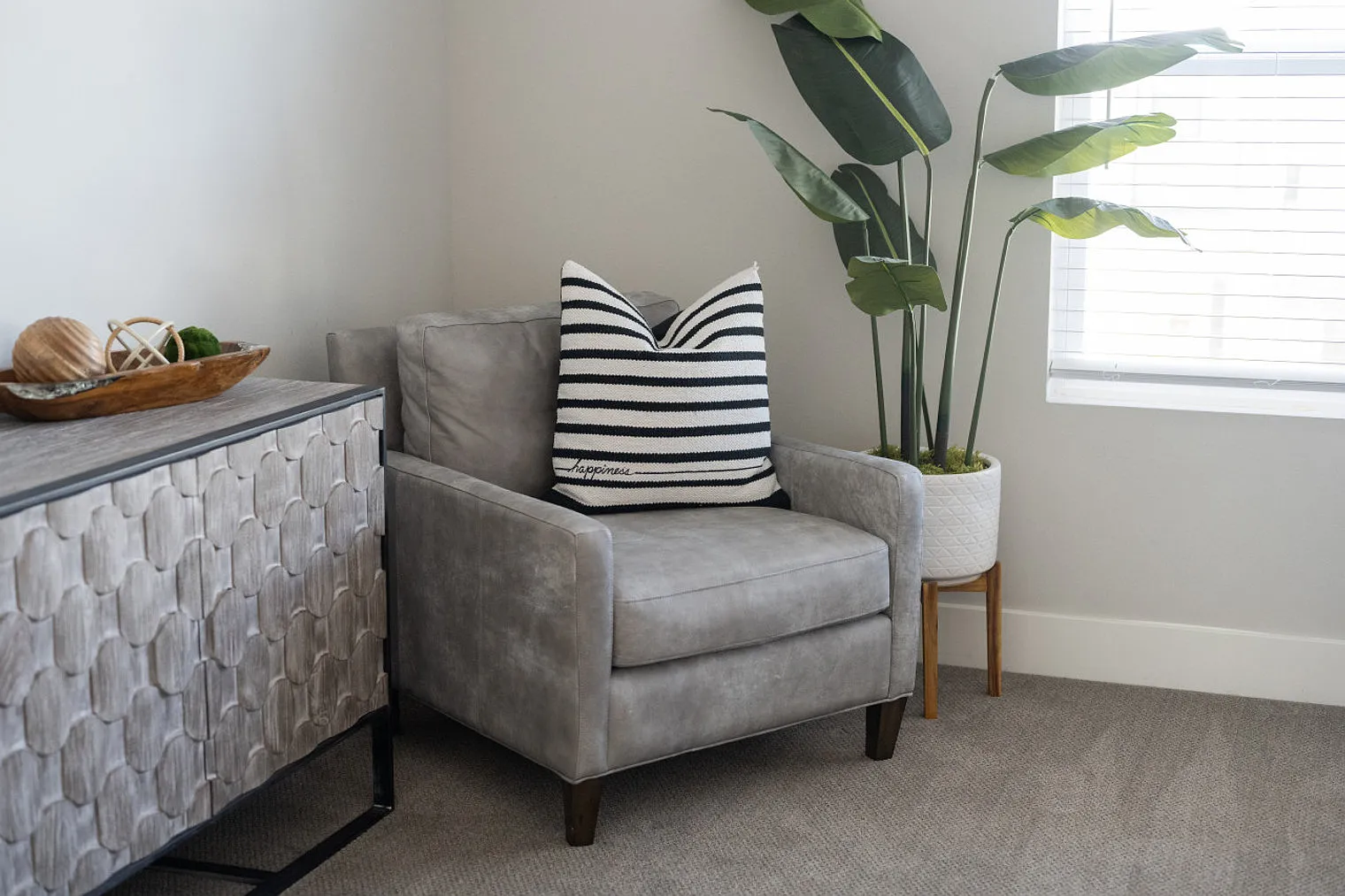 4 bed, 4.0 bath, 2098 sqft, $6,514 — Photo 4