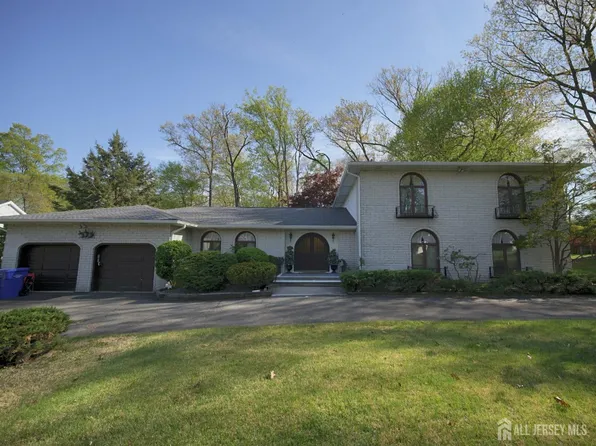 902 Joan Ct, North Brunswick, NJ 08902