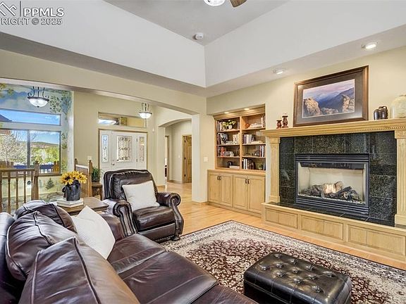 5th image of 221 Eagle Pines Dr
