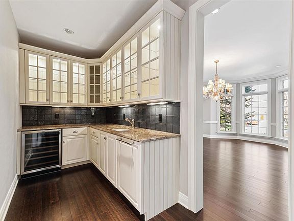 5th image of 26 Bonhomme Grove Ct