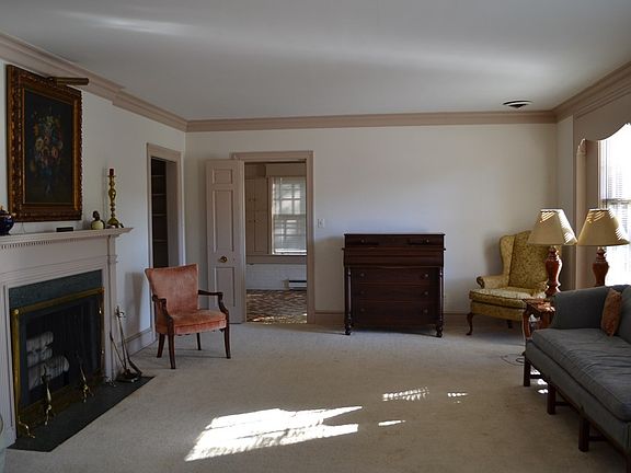 3rd image of 141 Stratford Pl