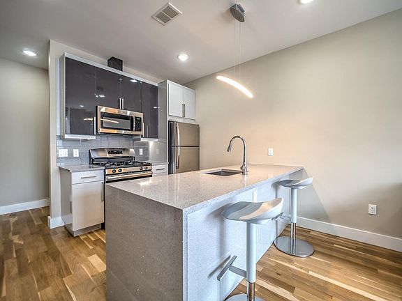3rd image of 312 Pacific Ave Unit 2D