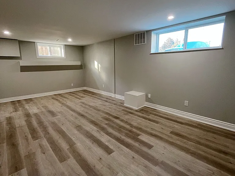 380 Bent Cres — Photo 16