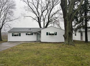 34297 W Point Dr, North Ridgeville, OH 44039