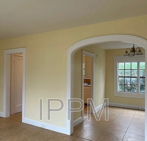 284 Corona Crescent St — Photo 5