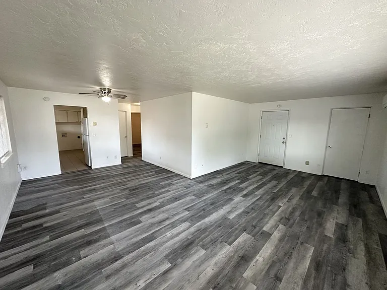1619 W 5th Ave — Photo 6
