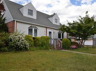 484 Croyden Rd, Garden City, NY 11530