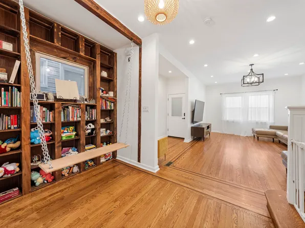 10 Apollo Street image 6 of 24