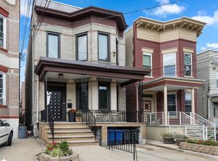 136 Oak St, Weehawken, NJ 07086
