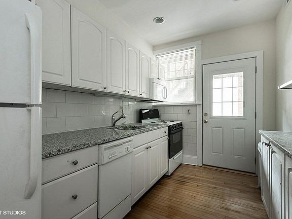 3rd image of 547 Hinman Ave APT I1