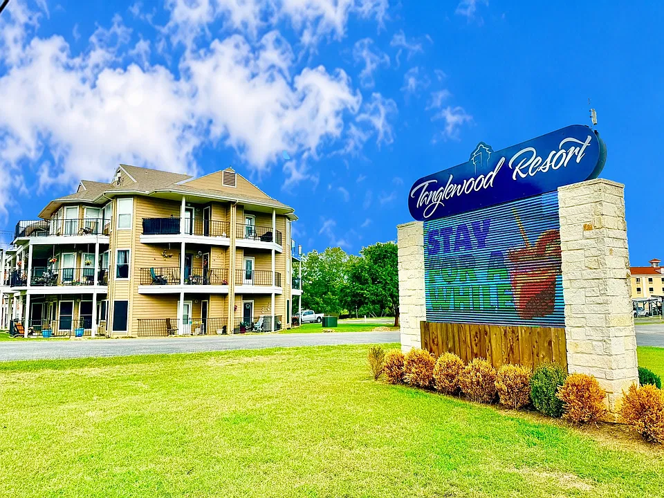 2164 Tanglewood Blvd #201