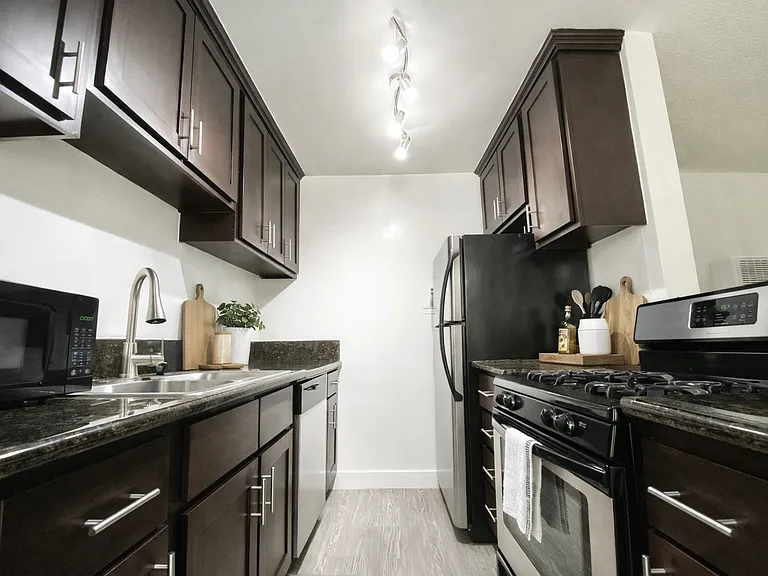 12811 Caswell Ave #11 — Photo 2