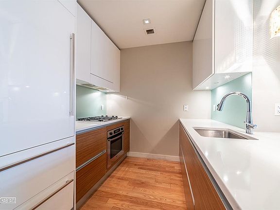 3rd image of 555 W 59th St APT 10A