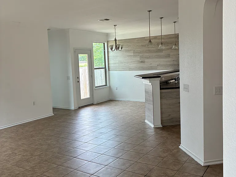 13408 Guarnere Dr — Photo 4