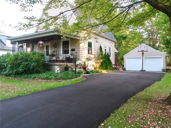 88 Grove St, Angola, NY 14006