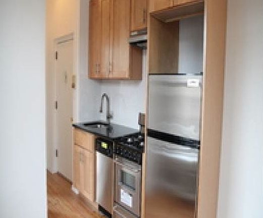 3rd image of 42 King St