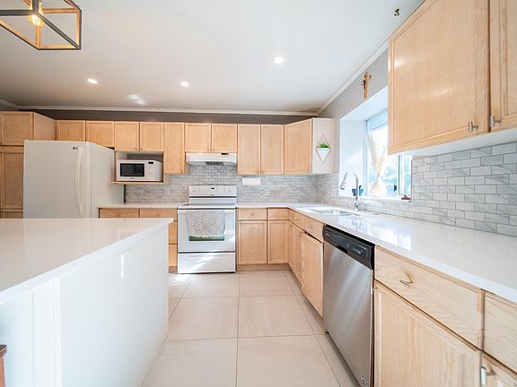 3rd image of 5668 Rutherford Rd