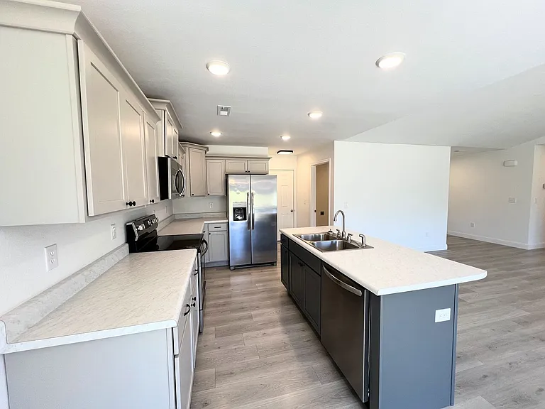 163 Zeigenbein St — Photo 3