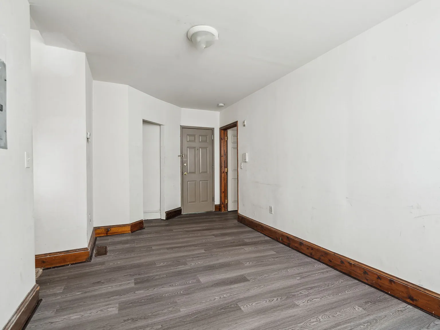 1 bed, $990 — Photo 2