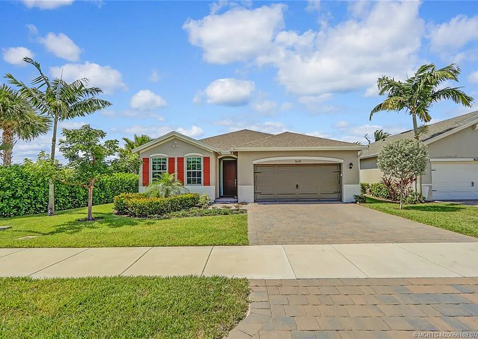 1630 NE Skyhigh Ter