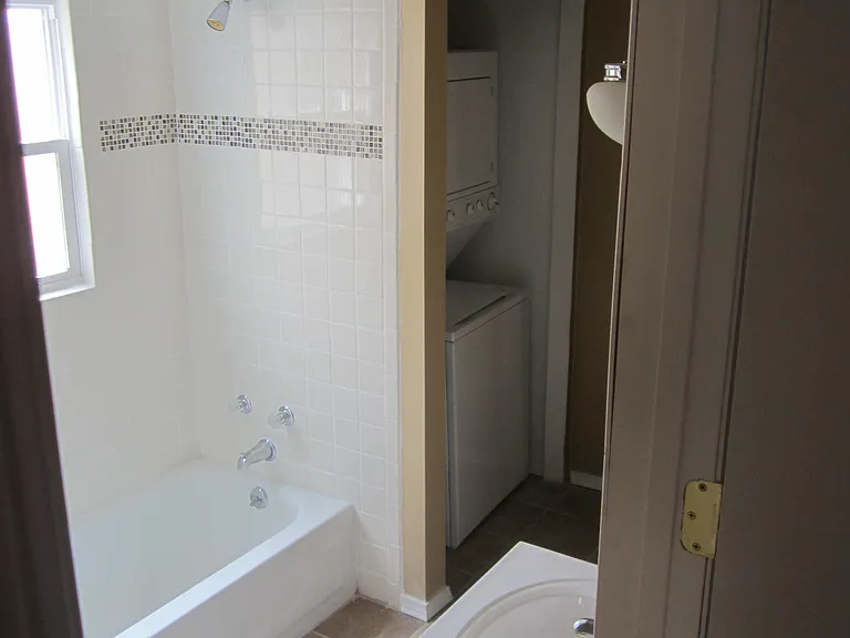 335 E 8th Ave #1 — Photo 3