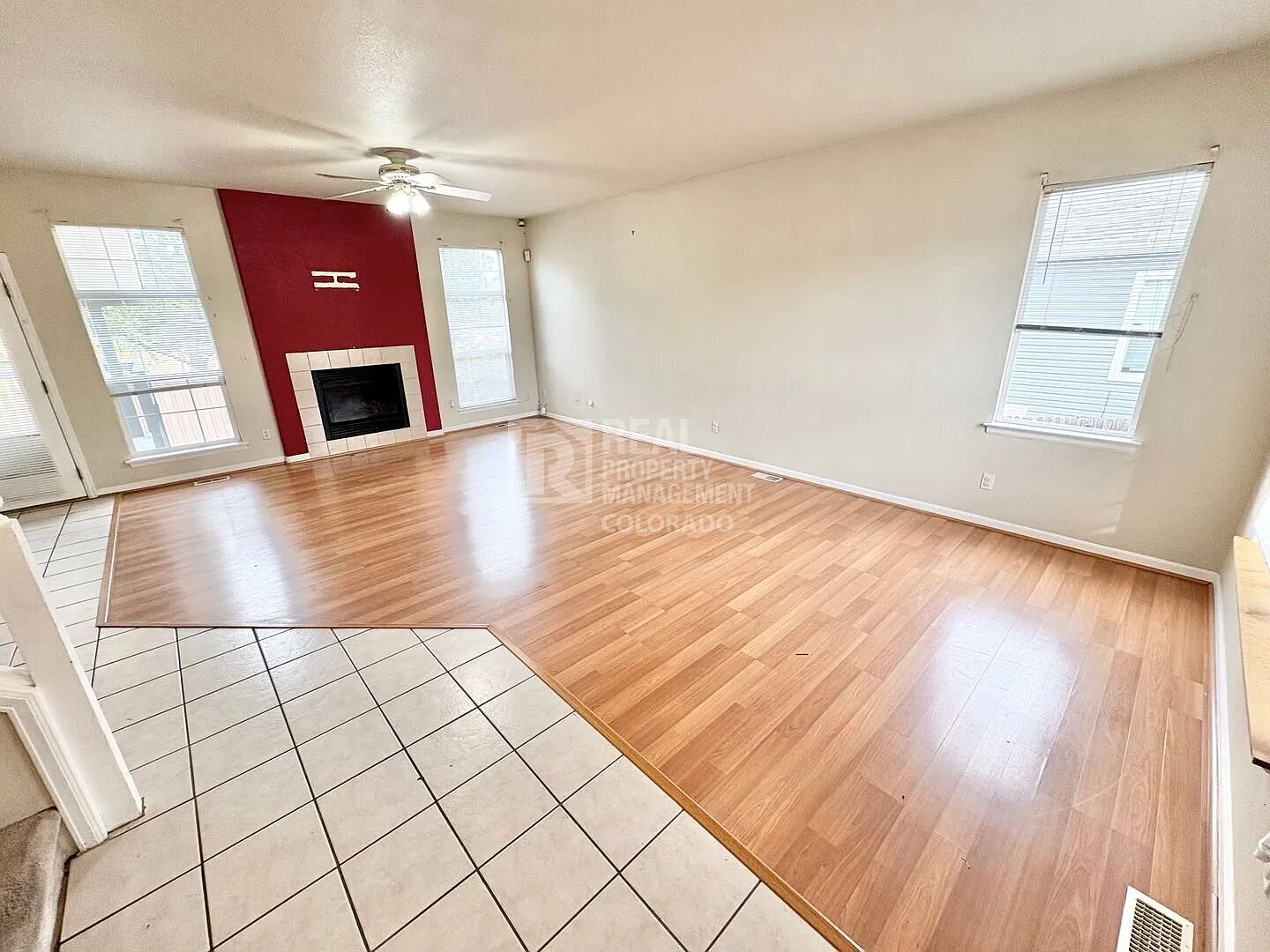 Spacious 4-Bedroom Aurora Home with Finished Basement & Private Deck — Photo 2