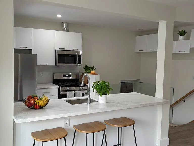 259 John St S #5 — Photo 4