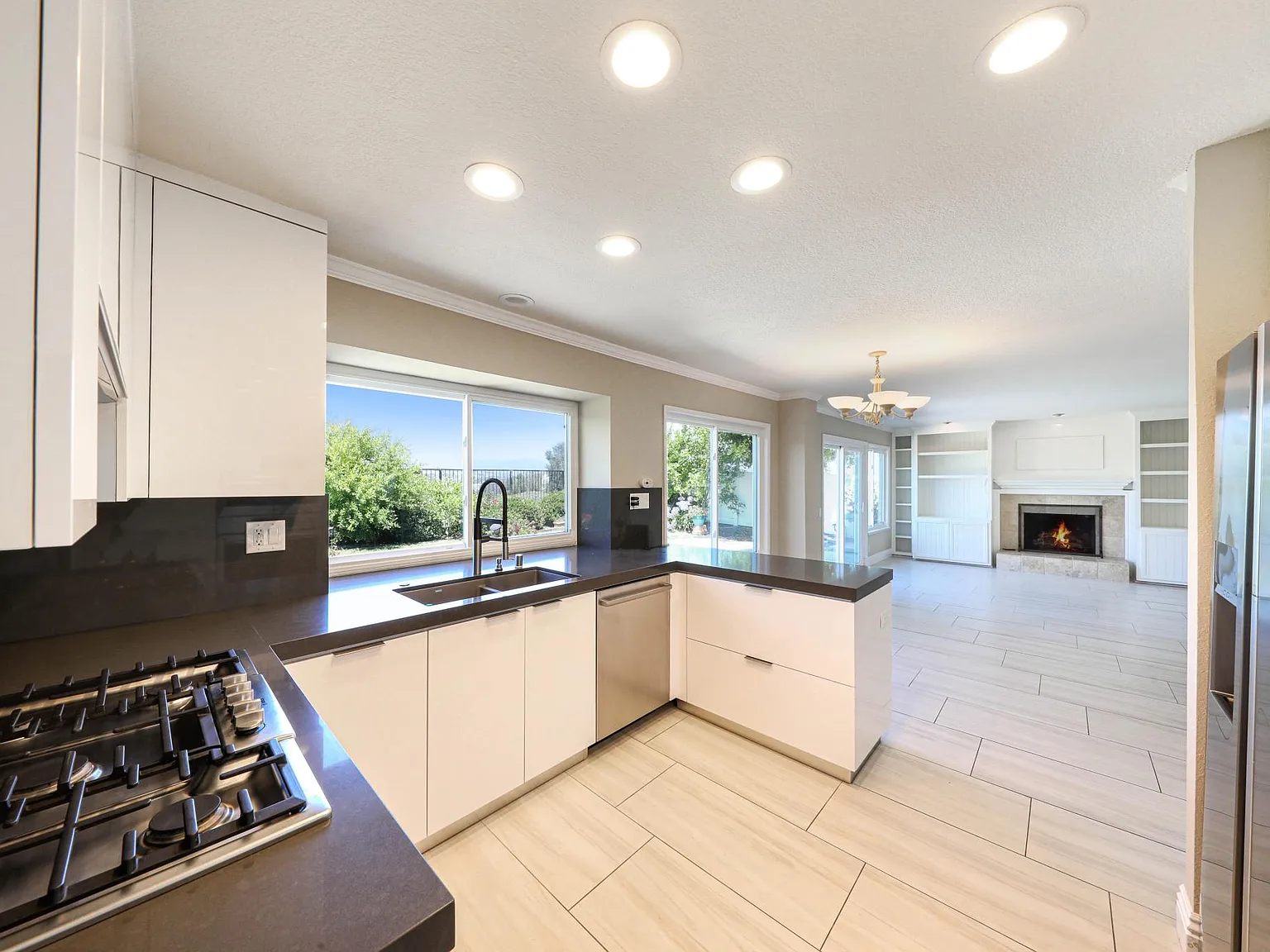 4 bed, 2288 sqft, $6,995 — Photo 2