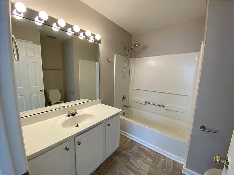 4019 Howell Park Rd — Photo 20