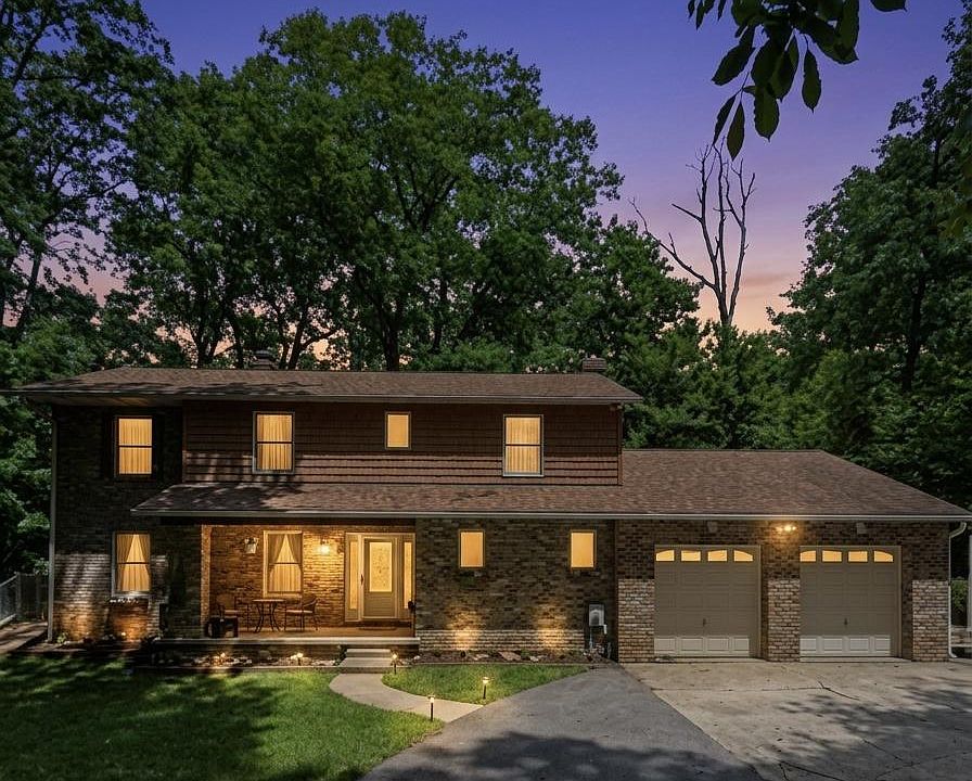 1st image of 10 Brook Valley Ct