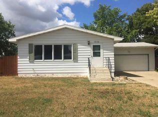 1832 9th St SW, Minot, ND 58701