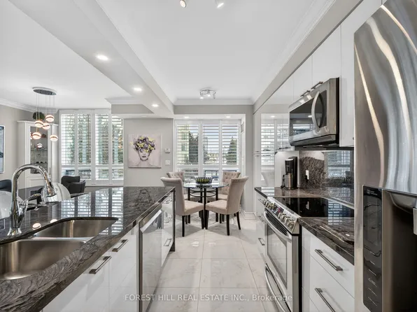 100 Promenade Cir #206, Vaughan, ON L4J 7W7