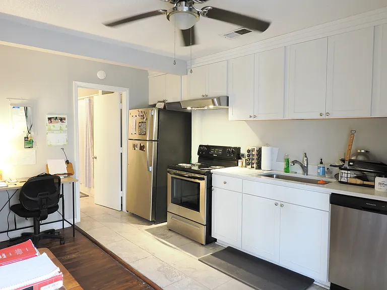 126 Alexander St — Photo 45