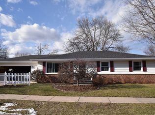 412 Orchard Ln, Little Chute, WI 54140