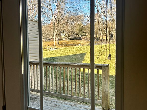 4th image of 527 Redstone Dr Unit 37