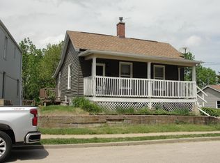 1075 Oak St, Dubuque, IA 52003