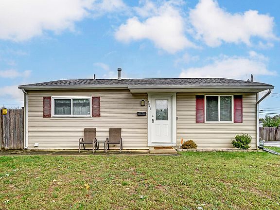 2nd image of 3841 Clearwater Dr