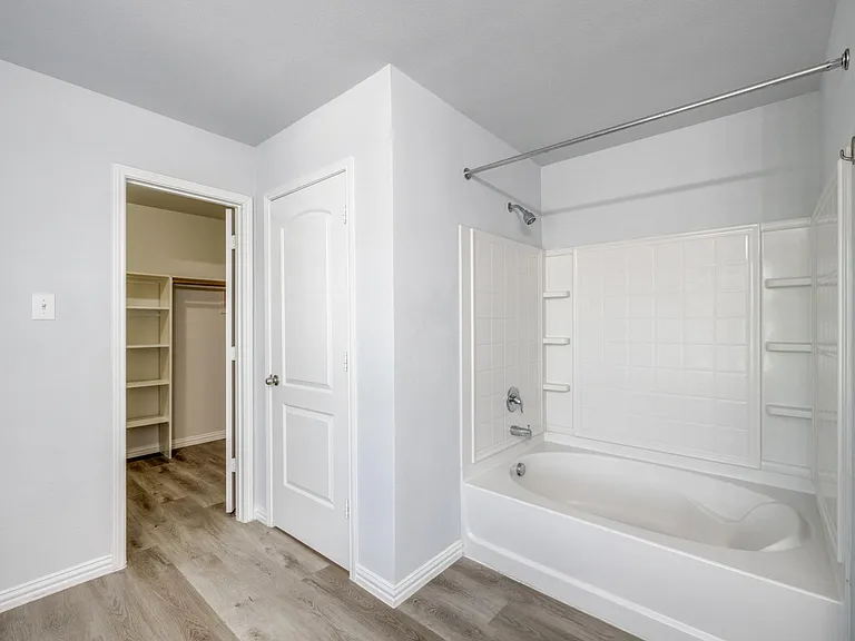 915 Penny Royal Ct — Photo 15