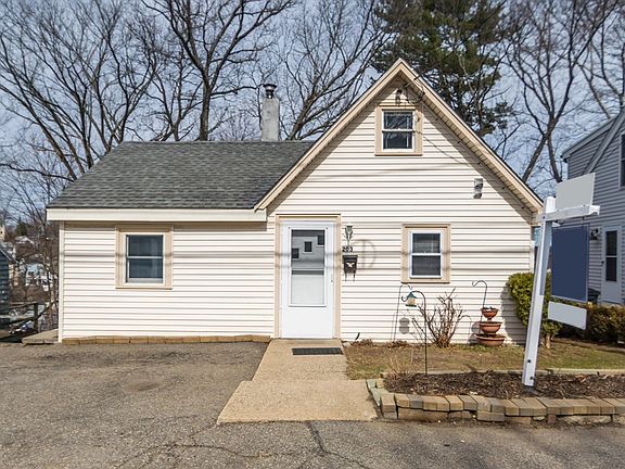 2nd image of 203 College Farm Rd