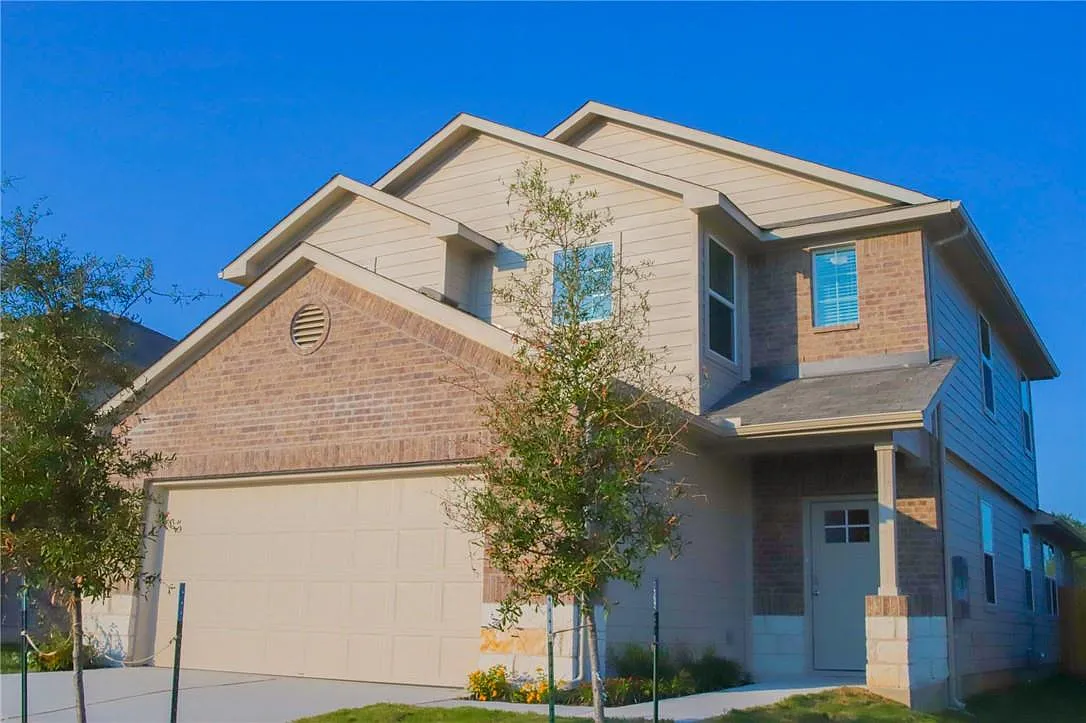 4 bed, 2.5 bath, 2141 sqft, $2,300 — Photo 1